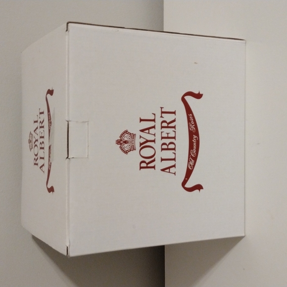 COPY - Brand new Royal Albert ocr bstwve vase - Picture 8 of 9